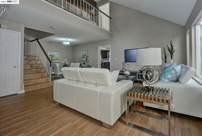 Foto del edificio - $4100 / 3BR GORGEOUS ARDENWOOD HOME IN NORTH FREMONT