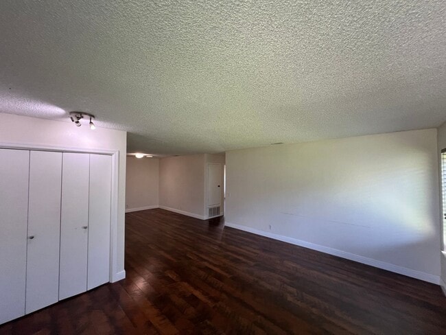 Building Photo - 406 Coronado Dr