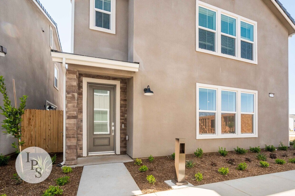 Primary Photo - ‘Brambles’ Copper & Willow Home, 4BR/2.5BA...