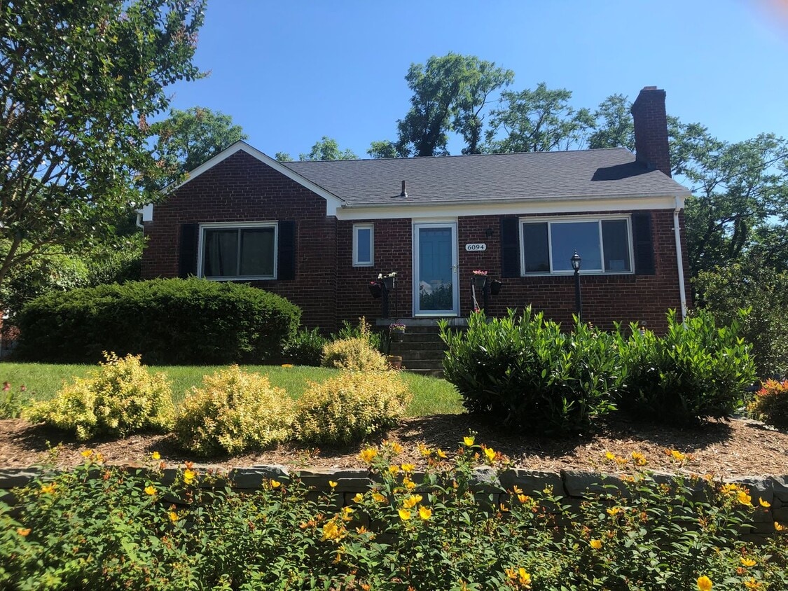 Beautiful Three Bedroom House in N Arlington; Dominion Hills - Beautiful Three Bedroom House in N Arlington; Dominion Hills