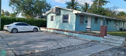 Building Photo - 729 N 28th Ave