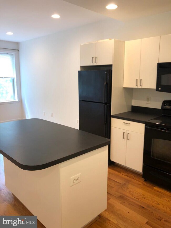 Foto del edificio - 3919 Georgia Ave NW