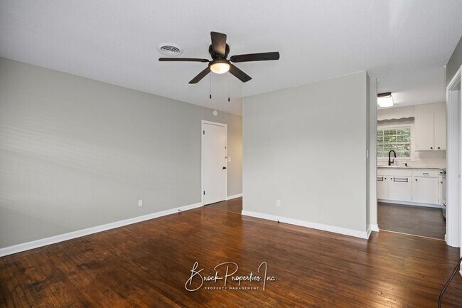 Building Photo - 2380 Lansing Dr