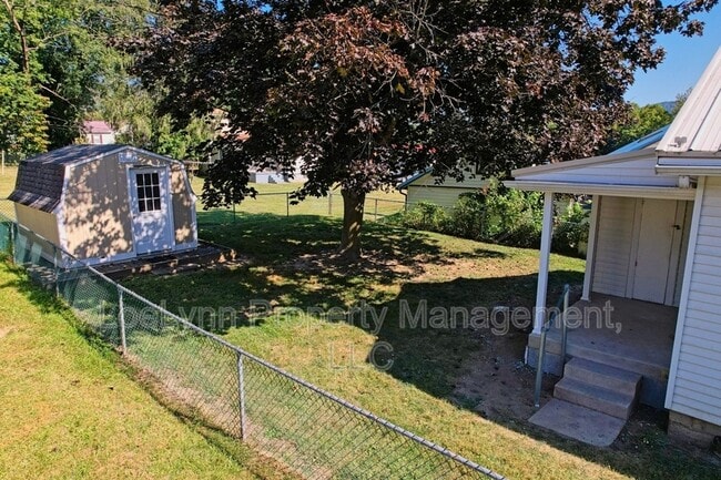 Building Photo - 12605 Valley View Ave