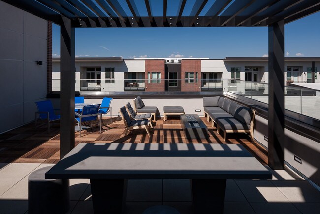 Regatta Sloan�s Lake Apartments Denver, CO