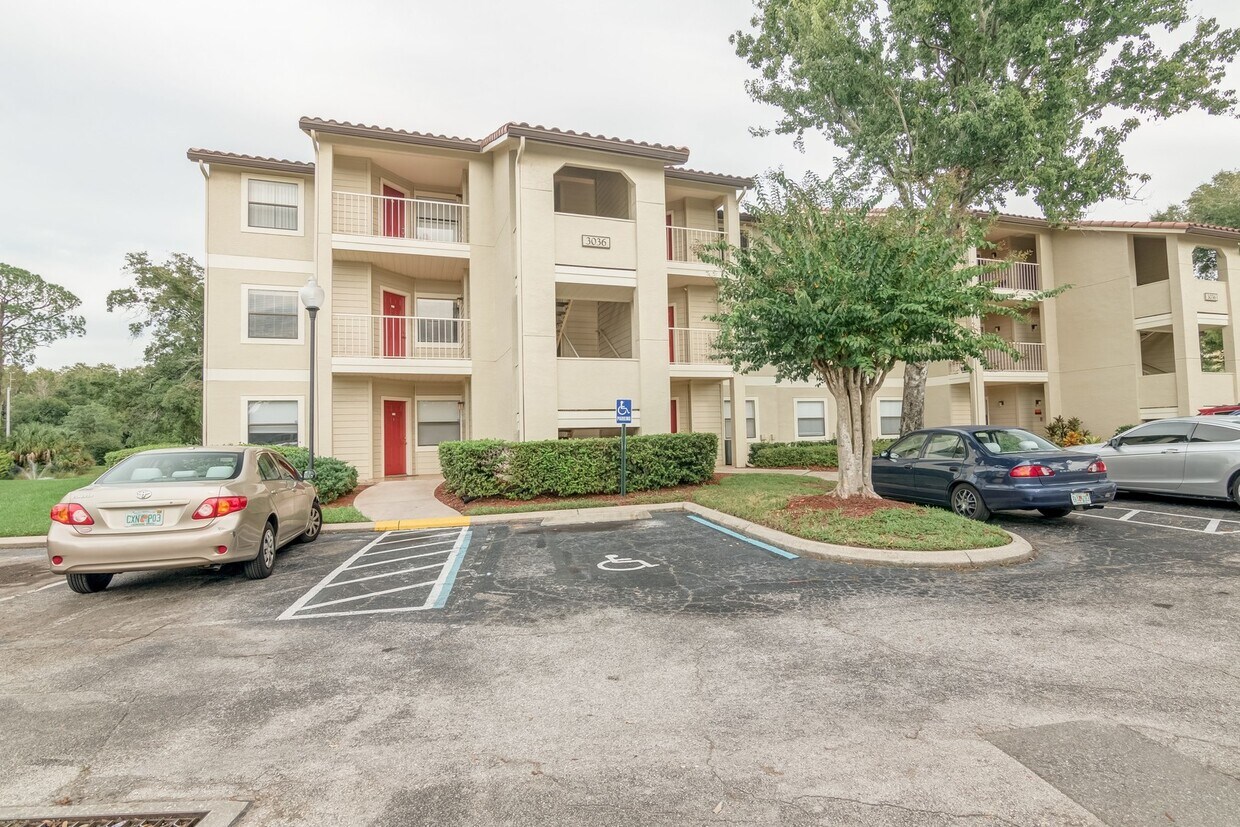 Primary Photo - Beautiful 1 bed/1bath 1st-Floor Condo FOR ...