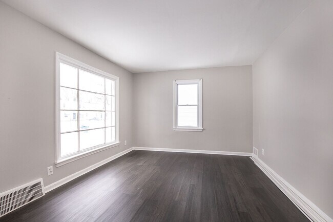 Foto del edificio - 3-BED, 1 BATH BEAUTIFUL  SINGLE- FAMILY HOME IN MAPLE HEIGHTS!