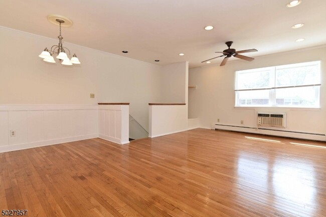 Foto del edificio - 74 Regency Park
