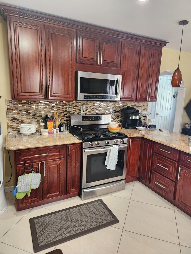 Building Photo - 85 Stephen Ave