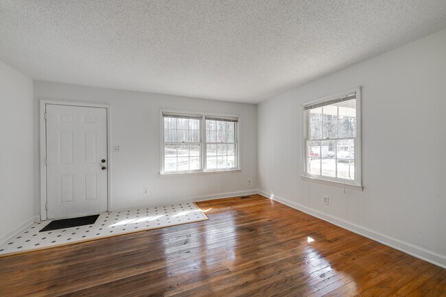 Foto del edificio - 626 Maple Ln