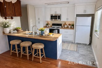 Building Photo - 9415 Brentwood St