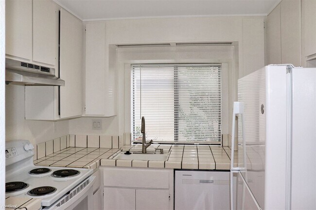 Foto del edificio - 2 br, 2 bath Condo - 32 Village Circle