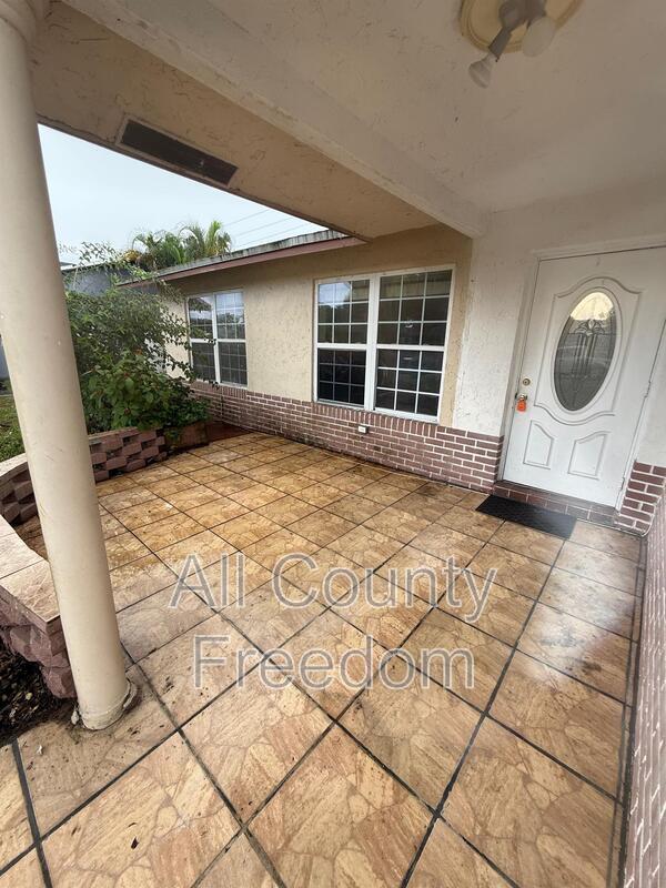 Foto del edificio - 9404 NW 70th St
