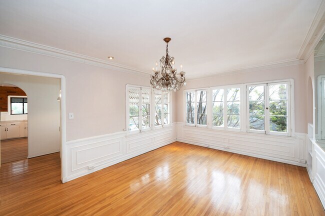 Building Photo - 1302 Micheltorena St