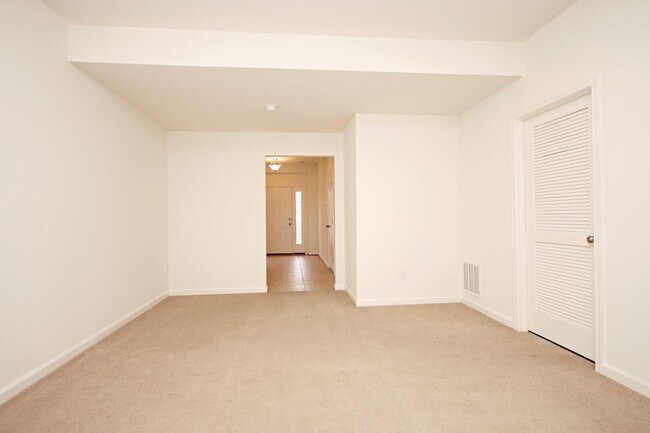 Foto del edificio - Dog-Friendly Pavilions at Pantops Townhome