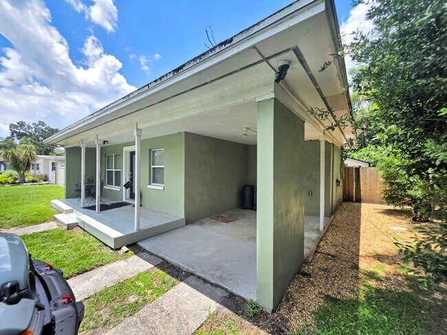 Foto del edificio - 5117 Lake Howell Rd