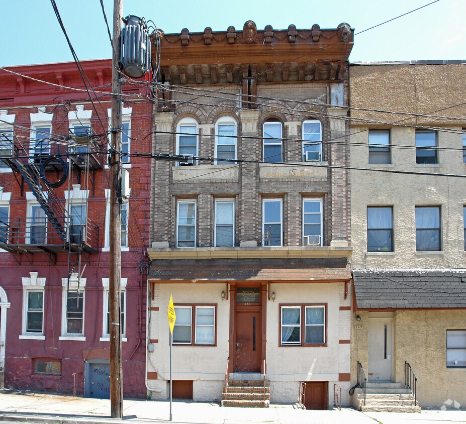 Exterior - 251 Walker St