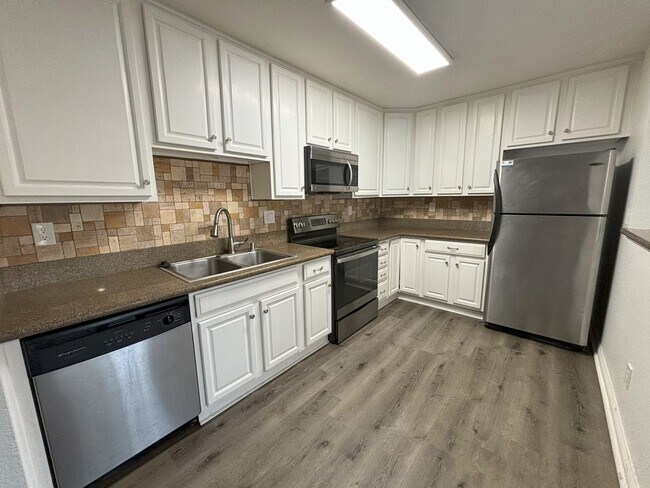Building Photo - Upstairs Two Bedroom Condo with in-unit La...