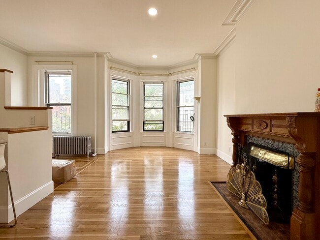 Building Photo - 558 Columbus Ave