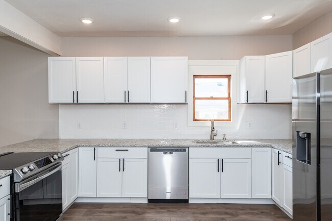 Building Photo - 2817 Ferncliff Ave