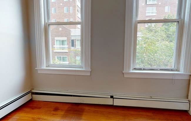 Building Photo - 562 Green St