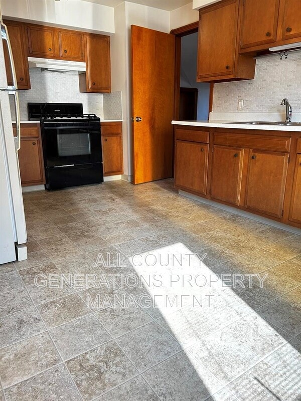 Building Photo - 4435 Sheraton Dr