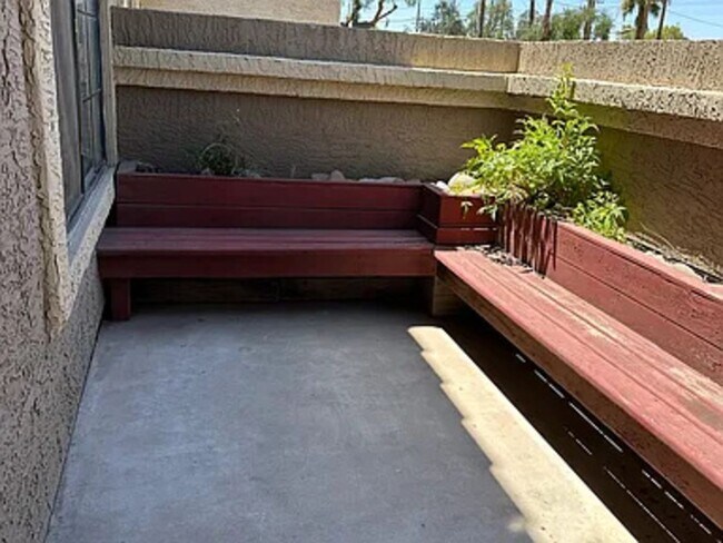 Foto del edificio - 1905 E University Dr