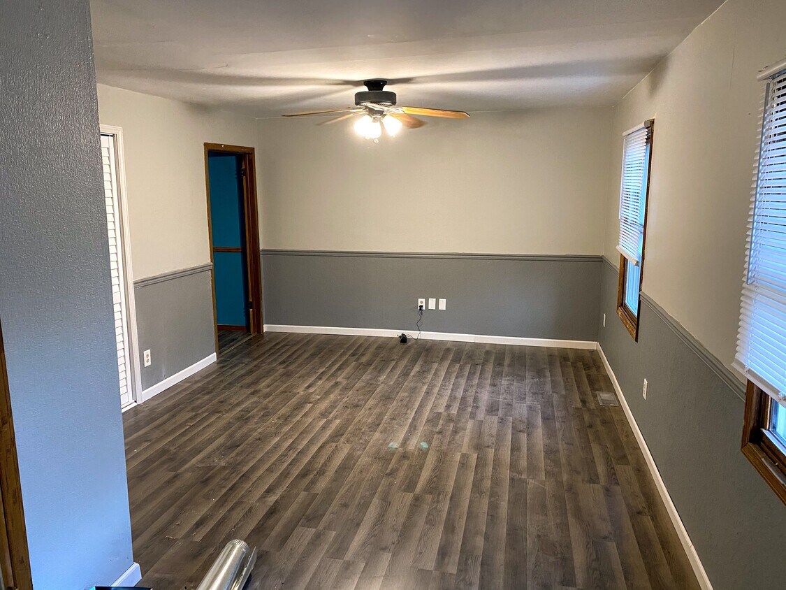 Living room - 6909 W 131st Ave