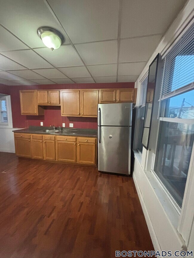 Building Photo - 289 Chelsea St