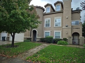 Building Photo - 5350 Dunlay Dr