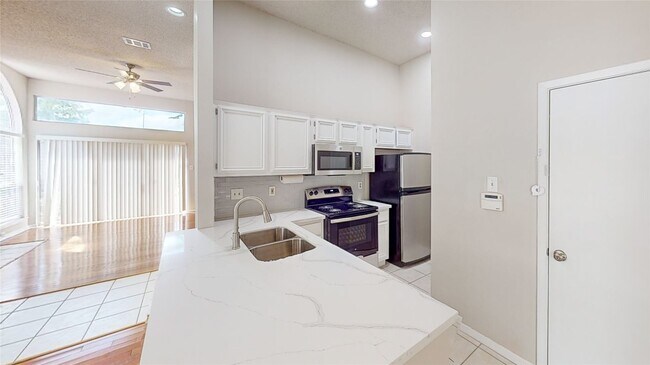 Building Photo - 3303 Golden Trails Dr