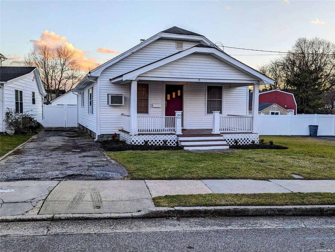 22 W 1st St, Patchogue, NY 11772 House Rental in Patchogue, NY