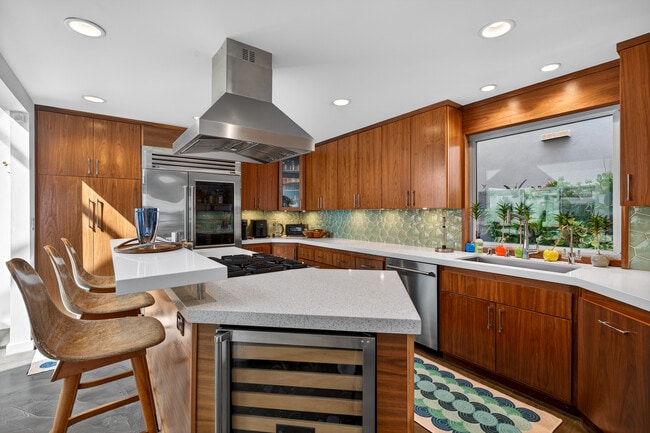 Building Photo - 219 Colton St