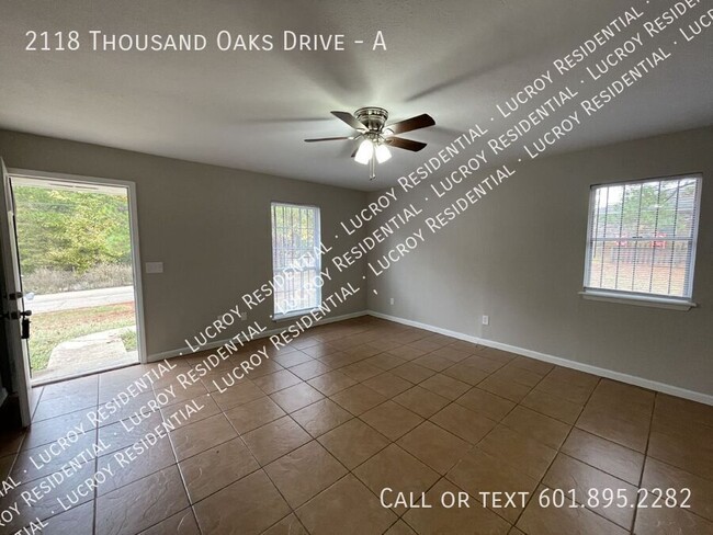Foto del edificio - 2118 Thousand Oaks Dr