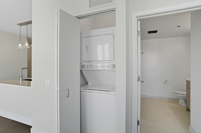 Foto del edificio - 296 N Canal St