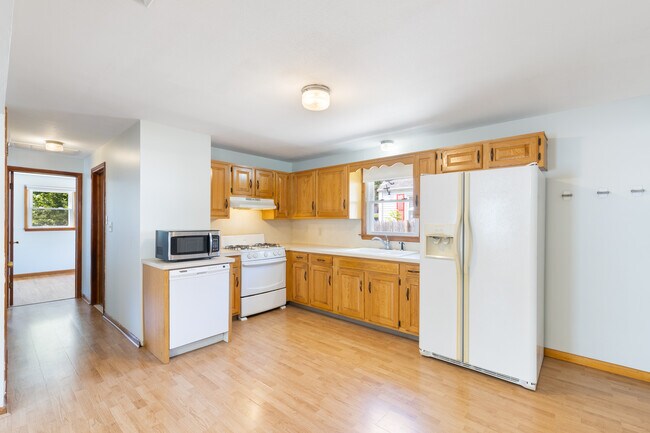 Building Photo - 62 Melville Ave