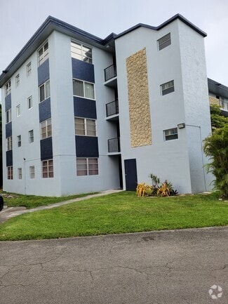 Building Photo - 5275 NW 10th Ct