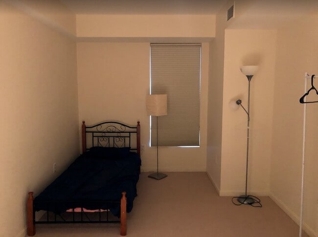 Second Bedroom - 10 Nouvelle Way