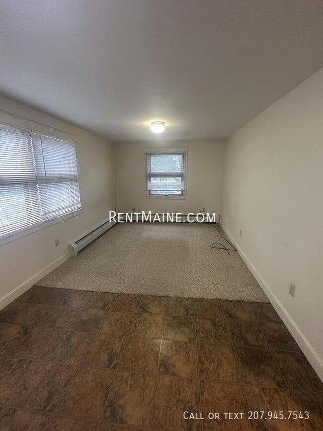 Building Photo - 557 Riverside Dr