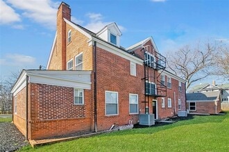 Building Photo - 10 Codington Pl