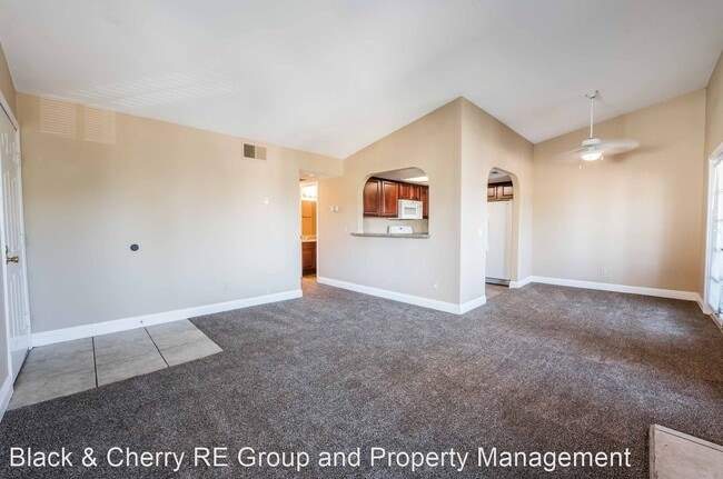 Building Photo - 2 br, 2 bath House - 411 Bass #C
