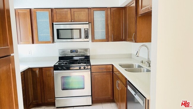 Building Photo - 432 N Kenwood St
