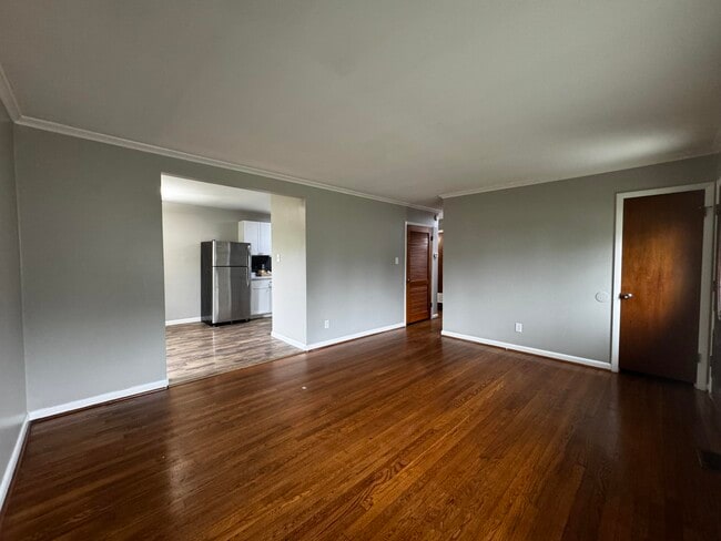 Building Photo - 136 Tartan Dr