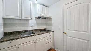 Building Photo - 20 Taralake Rd NE