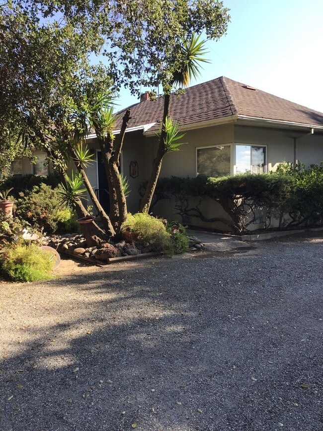 Building Photo - 3 Bedroom Home in Gilroy