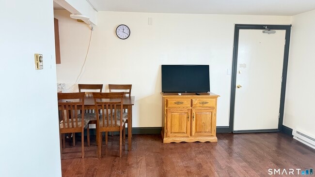 Foto del edificio - 646 Howe Ave