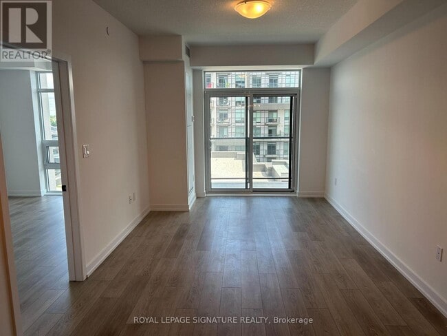 Building Photo - 460-460 Dundas St E