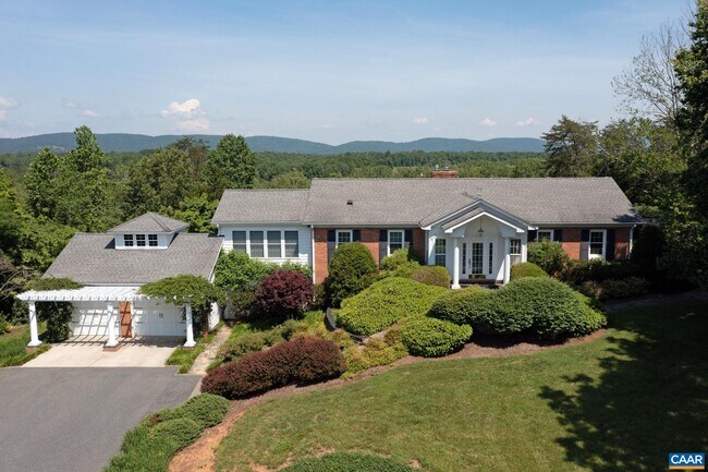 Foto del edificio - 843 Campbell Rd