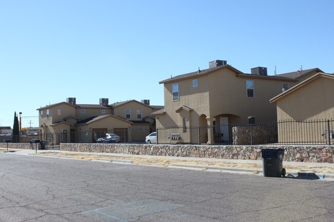 Foto del edificio - 8931-8935 Marks St