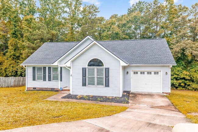 Foto del edificio - 3 Bed, 2 Bath Home with a Backporch Perfect for Watching Sunsets